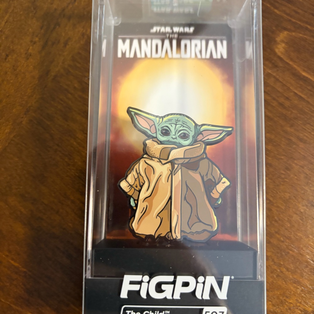 Star Wars Mandalorian Pin - Green and Brown